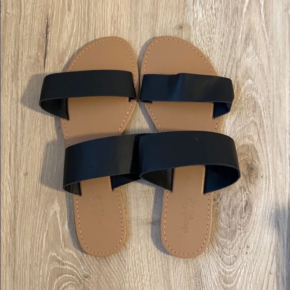 NWOT Strappy Flat Sandals Black